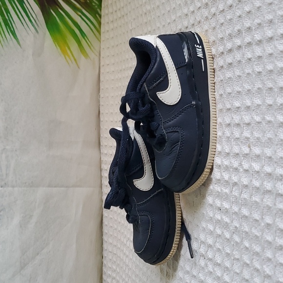 Toddler Nike sneakers size 5C - Picture 4 of 8